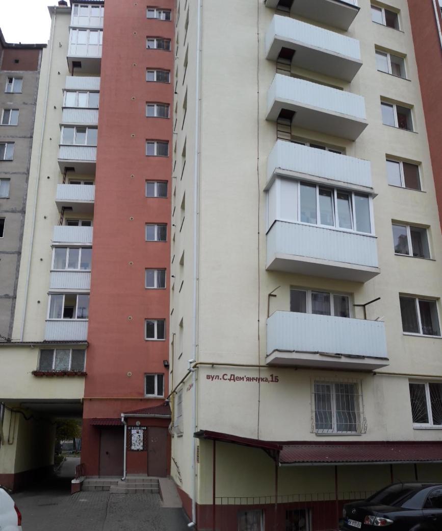 Квартира Возле Автовокзала Rivne Exterior photo